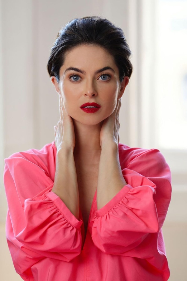 Brooke Lyons(I)