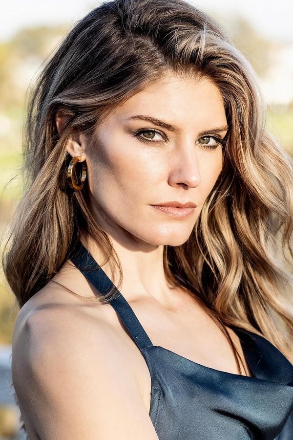 Caitlin Bassett(I)