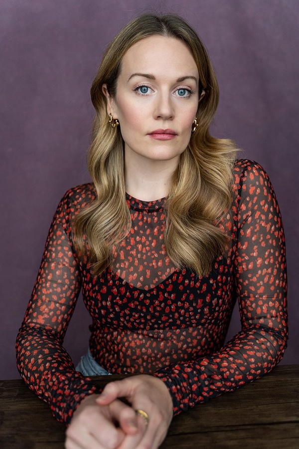 Cara Theobold(I)