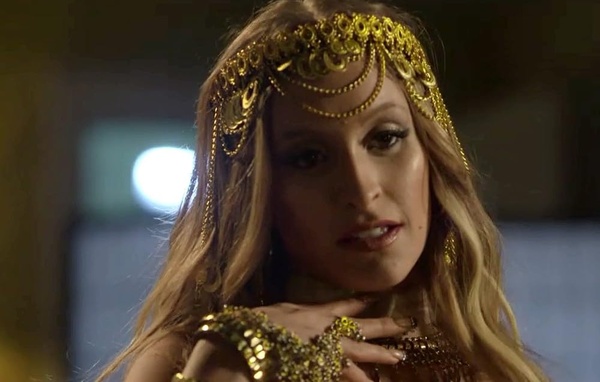 Carla Diaz(I)