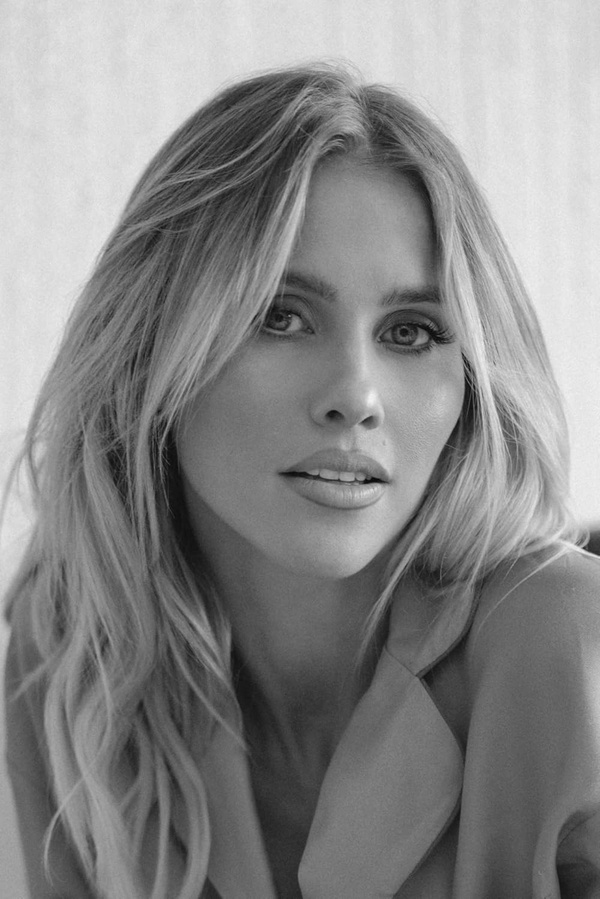 Claire Holt(I)