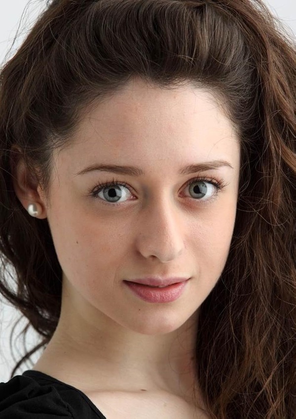 Elena Rivera(I)