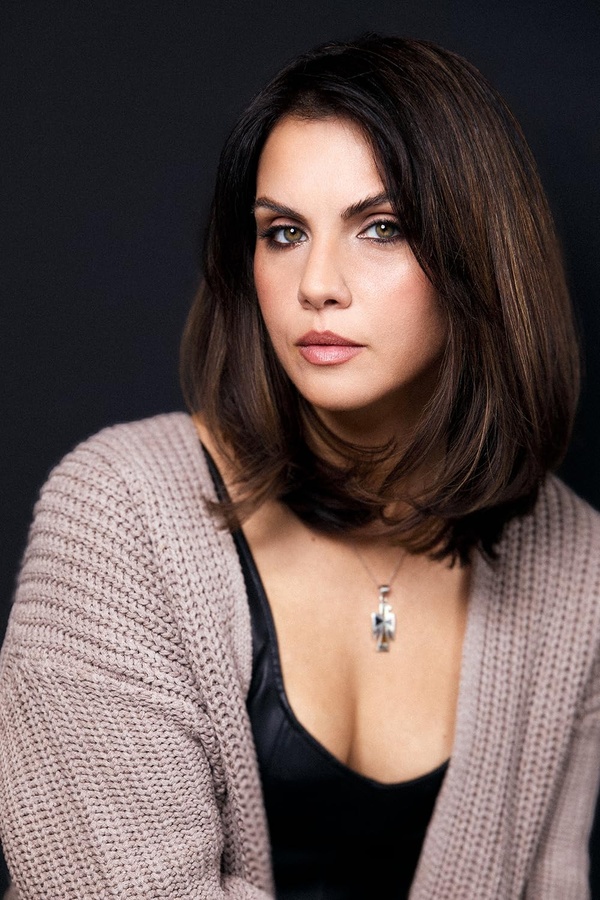 Elizabeth Saint