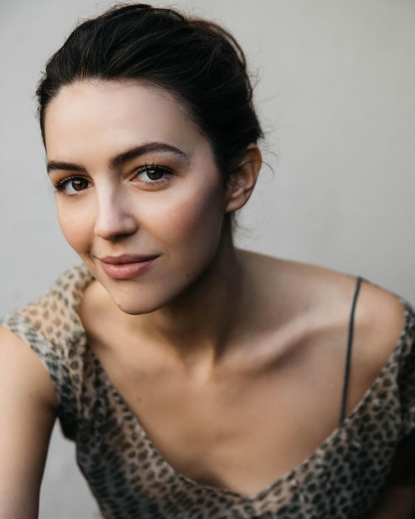 Ella Hunt(I)