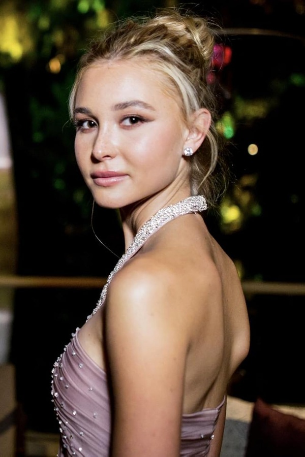 Isabel May(I)