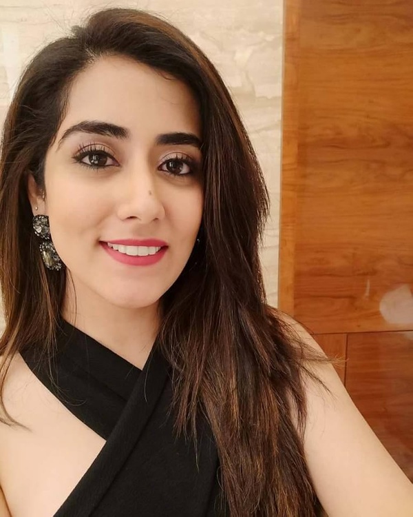 Jonita Gandhi(I)