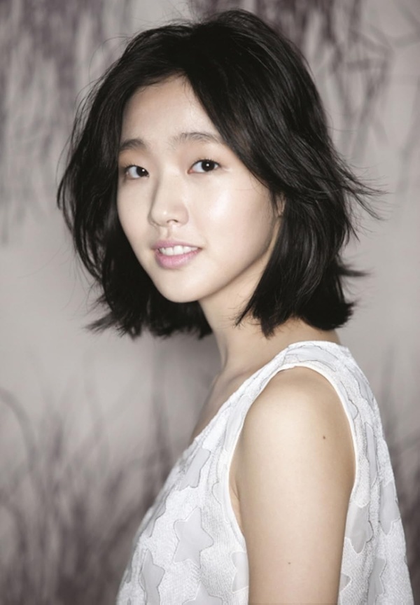 Kim Go-eun(I)