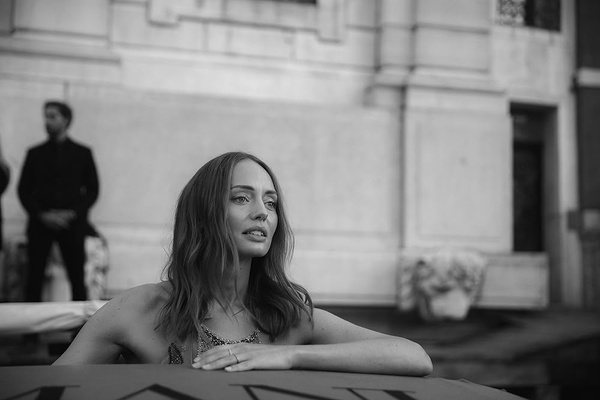 Laura Haddock(I)