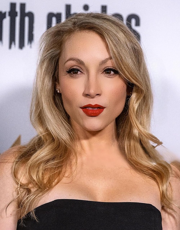 Leah Gibson(I)