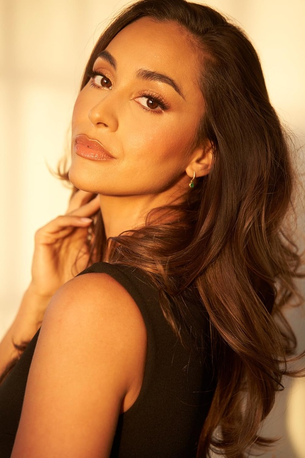 Lindsey Morgan(II)