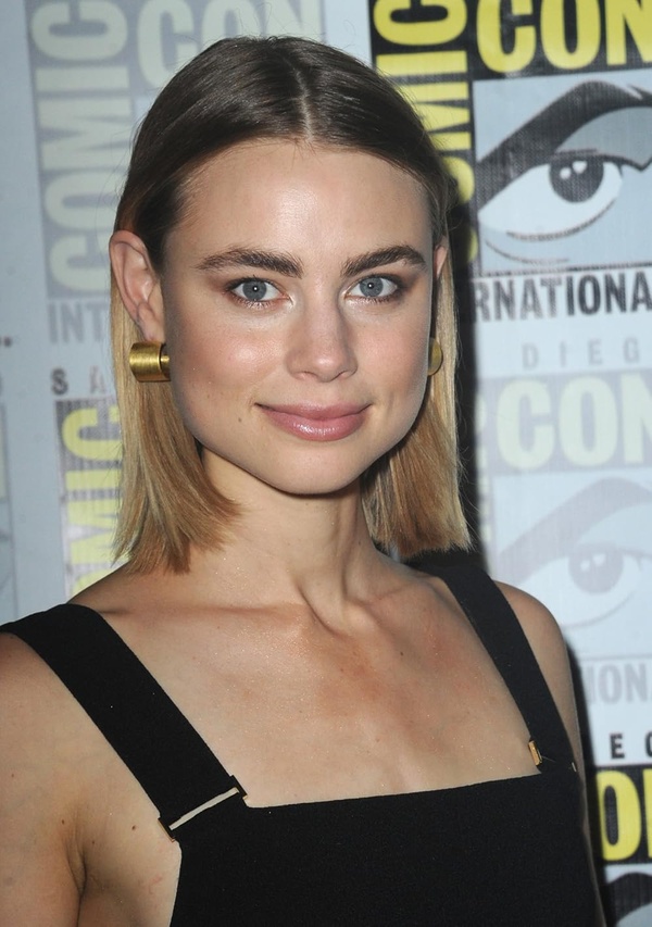 Lucy Fry(I)
