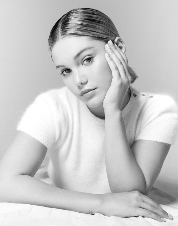 Olivia Holt(I)