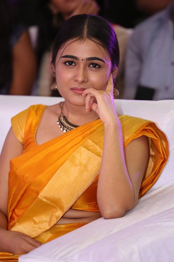 Shalini Pandey(I)