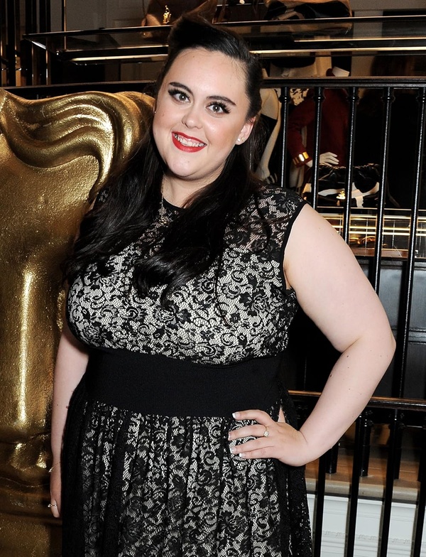 Sharon Rooney(I)