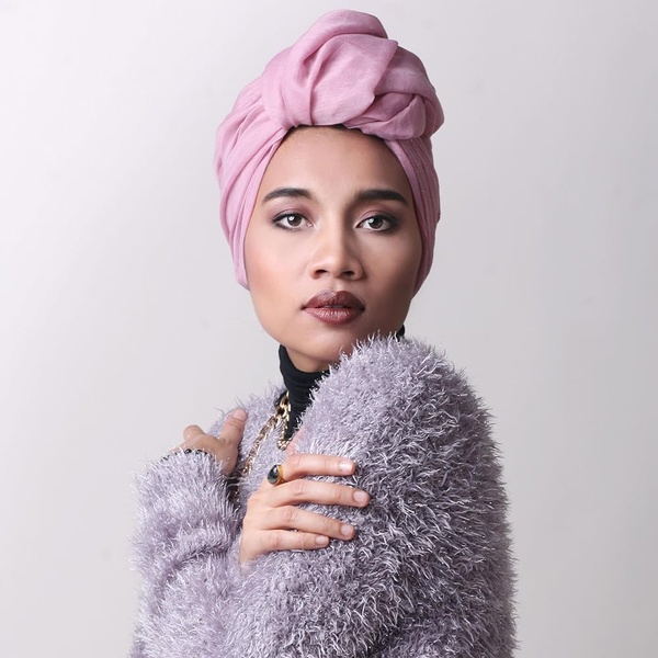 Yuna(III)